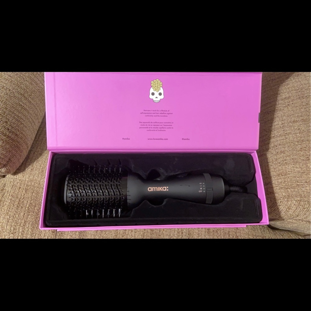Brand New: Amika hair blow dryer brush